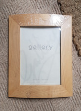 Curved stand up photo frame