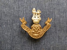 #336 – LOYAL NORTH LANCASHIRE REGIMENT CAP BADGE - lugs