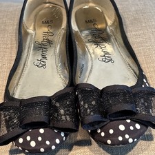 M&S PRETTY PUMPS BLACK AND