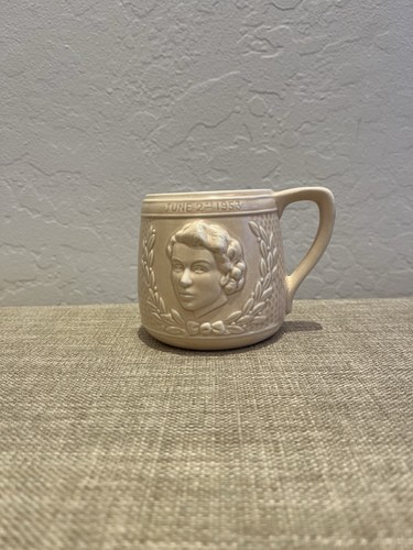 Rare vintage queen elizabeth - vintage,