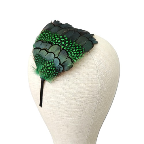 Dark green feather - dark,