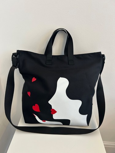 Lulu guinness kissing - guinness, cameo