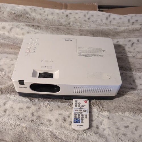 Xga projector sanyo plc - xga,