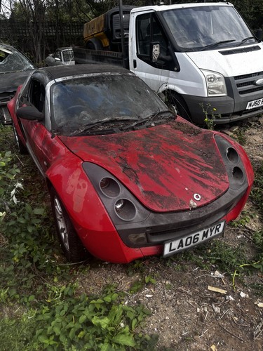 Smart car roadster - smart, breaking