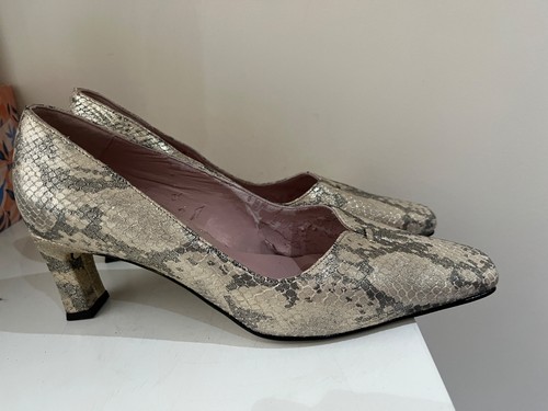 Van dal shoes size 5 - dal, 5.5