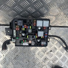 Vauxhall Corsa E Sri 2014-2016 1398 Fuse Box (in Engine Bay) 39036044 P33