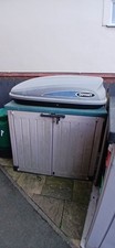 roof box with 2 keys and