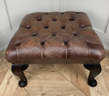 VINTAGE ANTIQUE DISTRESSED BROWN LEATHER QUEEN ANNE CHESTERFIELD FOOTSTOOL