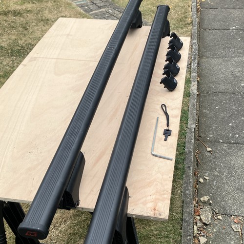 Locking roof bars - roof,