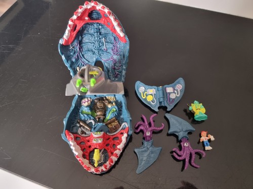 Mighty max shark jaws - mighty, of