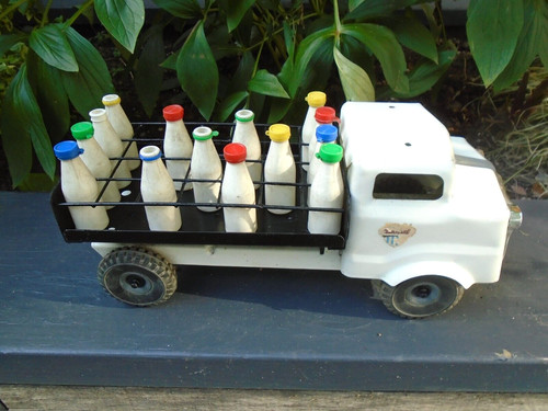 Triang milk truck - , plastic