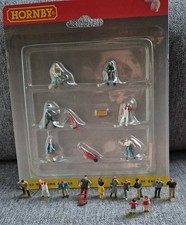 Hornby figures includes R563