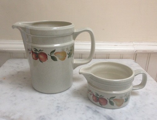 Vintage wedgwood jugs quince - vintage,