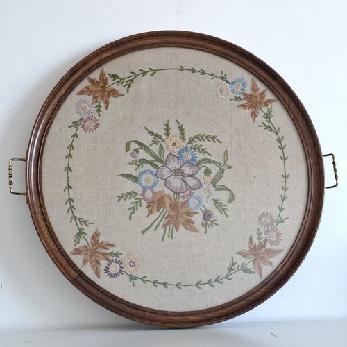 Embroidered mahogany serving - embroidered,