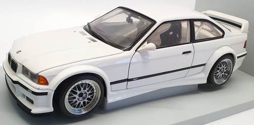 Models scale model car - 1/18,