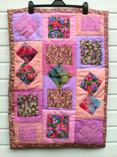BEAUTIFUL NEWLY FINISHED BABY GIRL’S FLORAL THEME PATCHWORK COT QUILT. 112x89cms