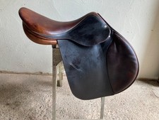 Lovely Childeric jump saddle 17"