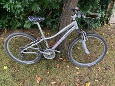 Girls Moutain Bike 24" wheels. Specialized Hotrock