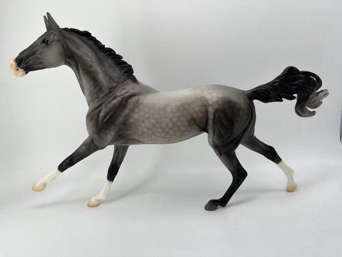 Breyer collector club - breyer,