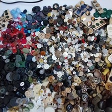 2.5kg Buttons some Vintage