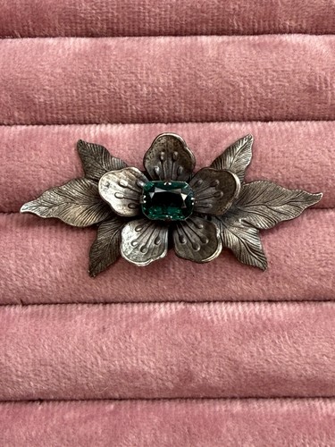 Vintage leaf brooch - vintage,