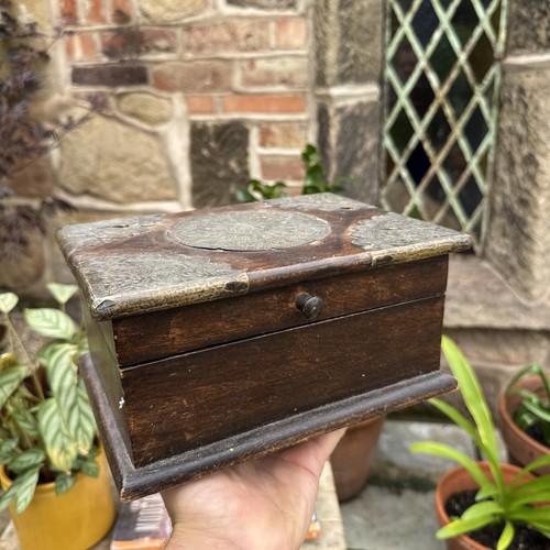 Vintage wooden box trinkets - vintage,