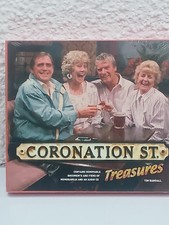 CLASSIC CORONATION STREET TREASURES CONTAINS ITEMS OF MEMORABIA & AUDIO CD BOOK 