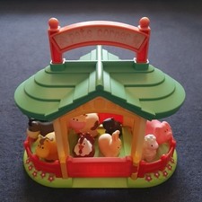 ELC Happyland Pets Corner Carry Case And 8 Animals