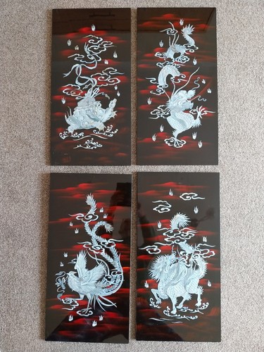 Red lacquered panels with - 4,