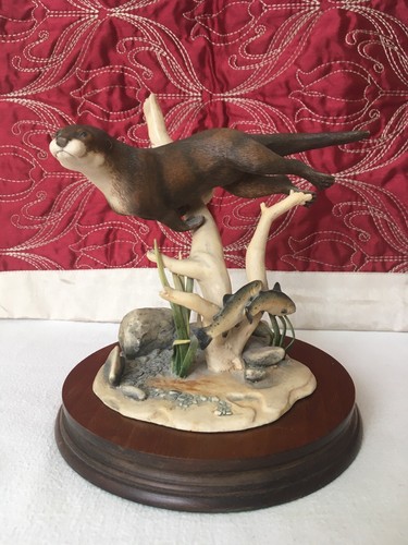 Border fine arts otter and - border,