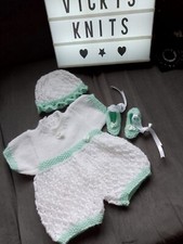 handmade knitted baby clothes