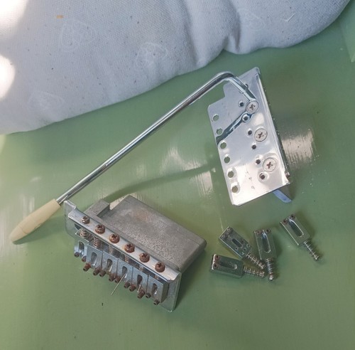 Stratocaster style tremolo - ,
