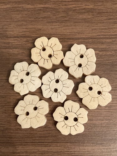 Wooden flower buttons - 14mm, x