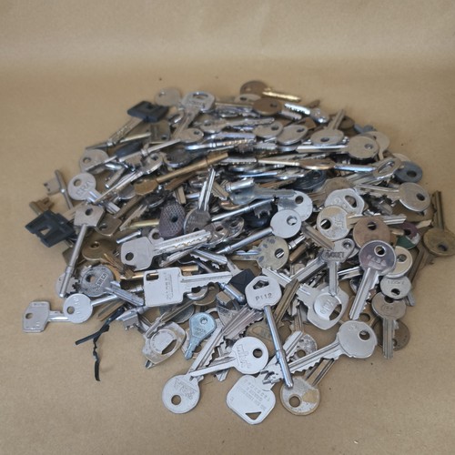 Assorted lot misc - of, cut