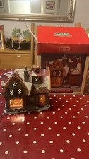 Lemax Caddington Village ‘tis The Season Gift Shop SKU#15585 Retired 2006