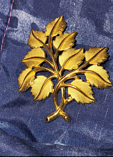 Crown trifari brushed gold - crown,
