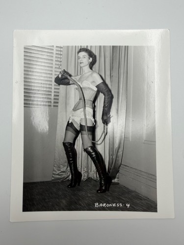 Vintage risque pinup - vintage,