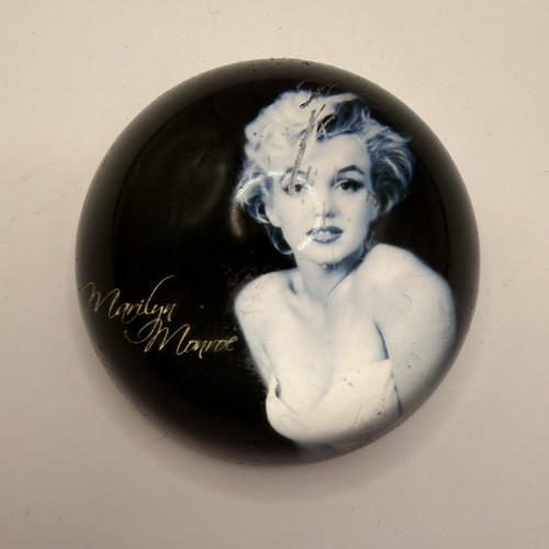 Marilyn monroe glass dome - monroe,