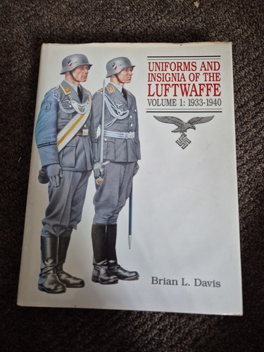 Uniforms and insignia - uniforms, of