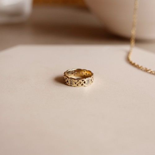 Celtic box band ring with - box,