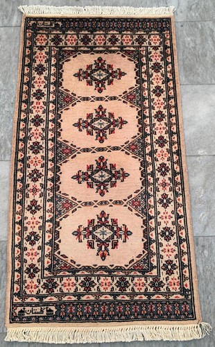 2x3 hand knotted medallion - hand,