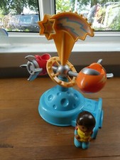 ELC Happyland Funfair 1 Spinning Rockets Ride With 1 Toy Figure