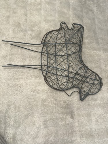 Wire chicken easter - chicken,
