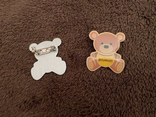 Girlguiding brownie bear pin - bear,