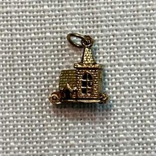 Small Chapel with Couple Gold