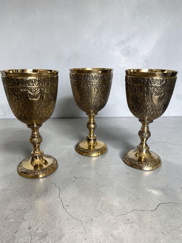 Set engraved brass wine - of,