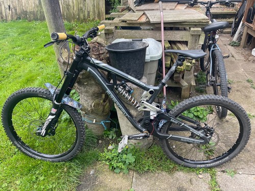 Downhill mountain bike - downhill,