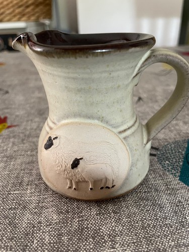 Pottery sheep milk cream - milk/,