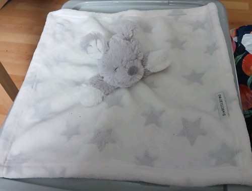 Blankets beyond white - white, grey