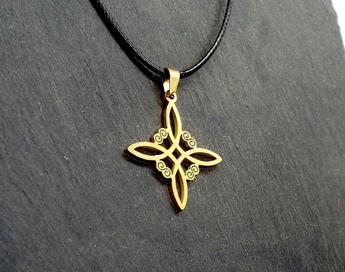 Small golden witches knot - small,
